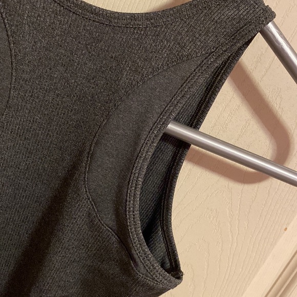 Under Armour Workout Tank - Picture 3 of 8